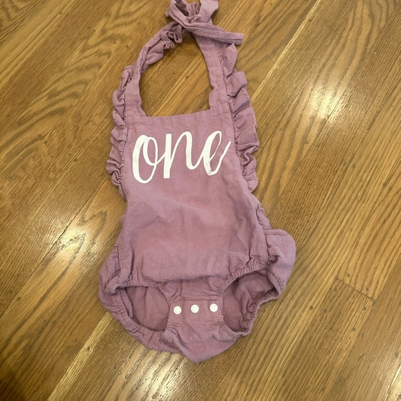Super cute one year old girl outfit! - Picture 2 of 2